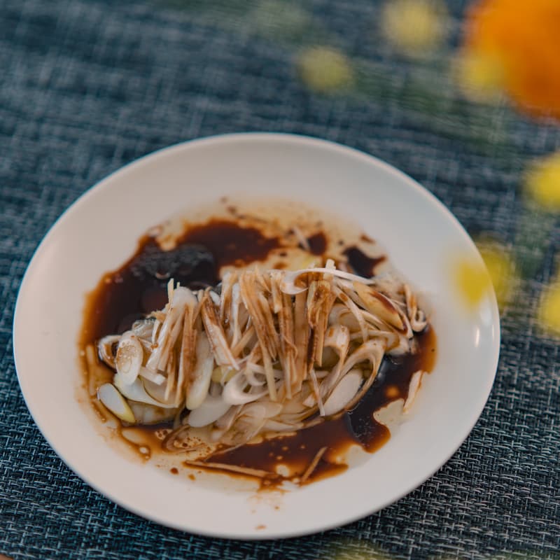 白身魚と香味野菜のわさび醤油がけ