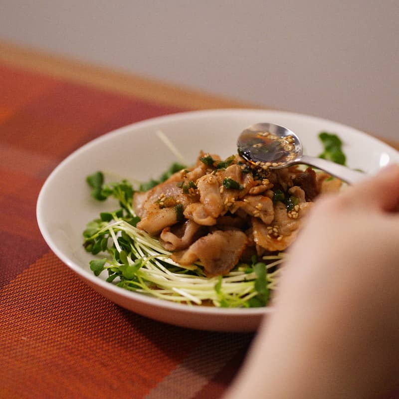 豚こま肉の甘酢ネギだれ